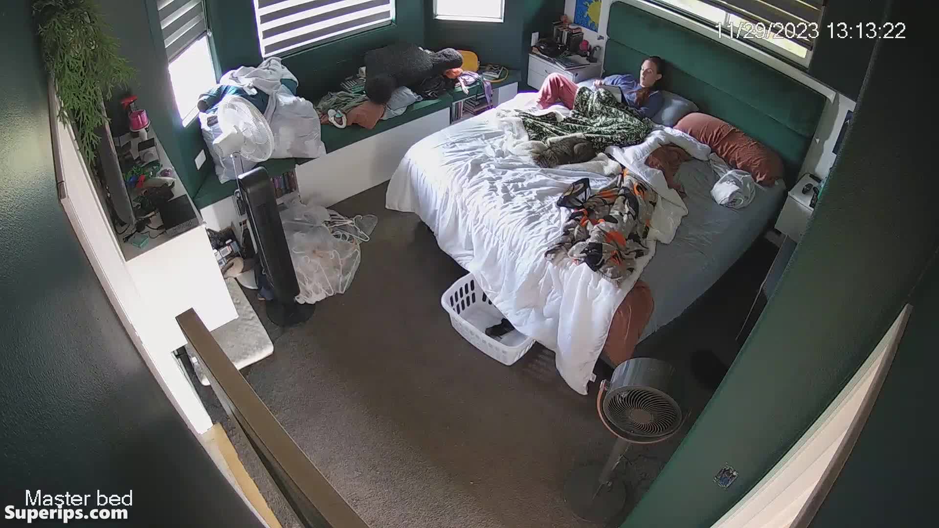 IPCAM – British mom masturbates watching porn IPCAM – British mom masturbates watching porn