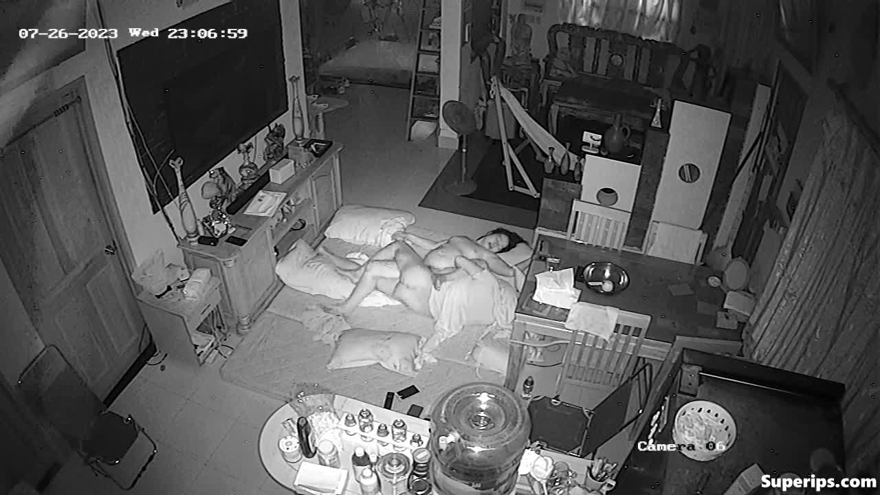 IPCAM – Asian couple fucks on the floor in the dark IPCAM – Asian couple fucks on the floor in the dark