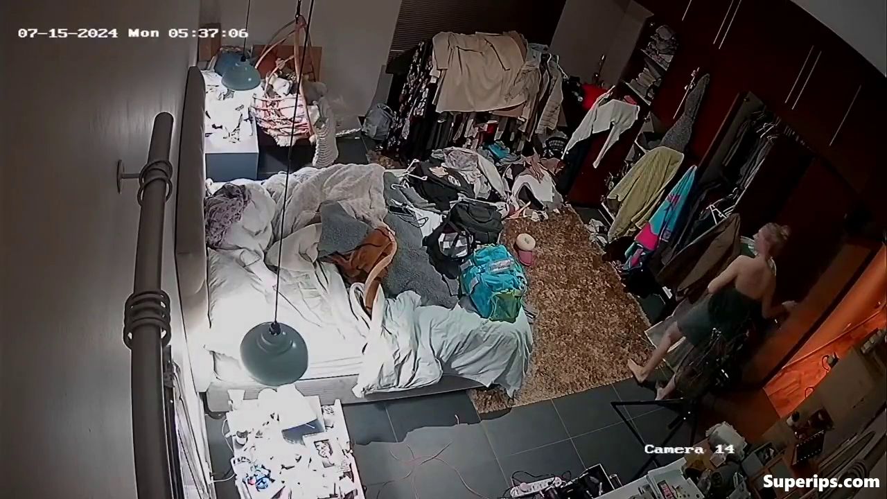 IPCAM – Skinny German girl gets dressed in her room IPCAM – Skinny German girl gets dressed in her room