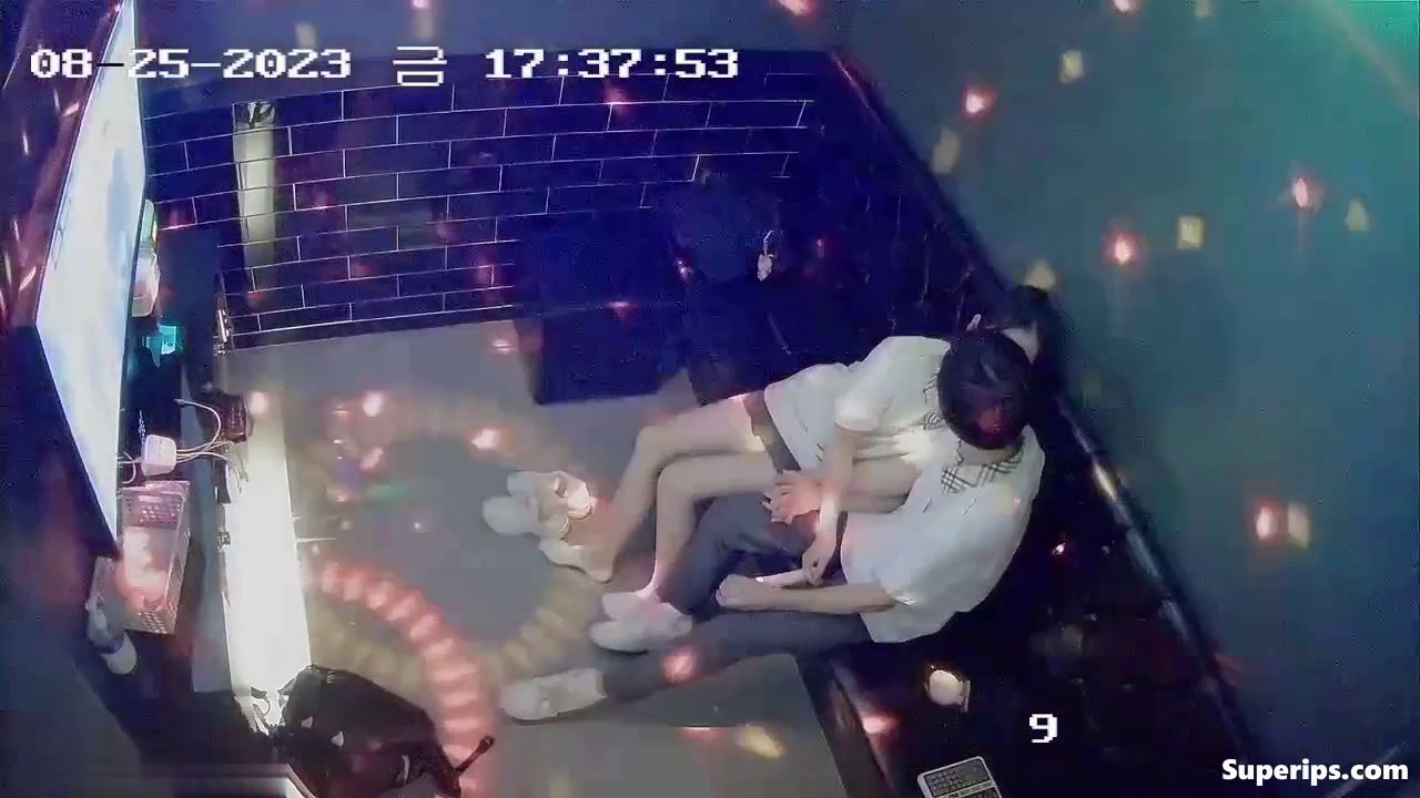 IPCAM – Korean college couple at karaoke IPCAM – Korean college couple at karaoke