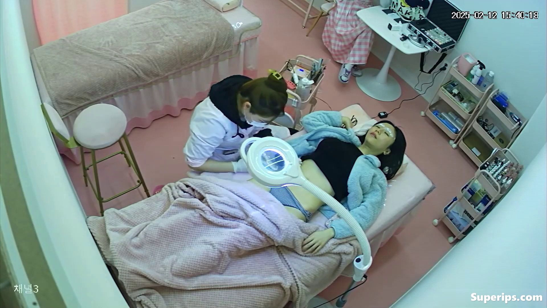 IPCAM – Korean college girls get deep waxing IPCAM – Korean college girls get deep waxing