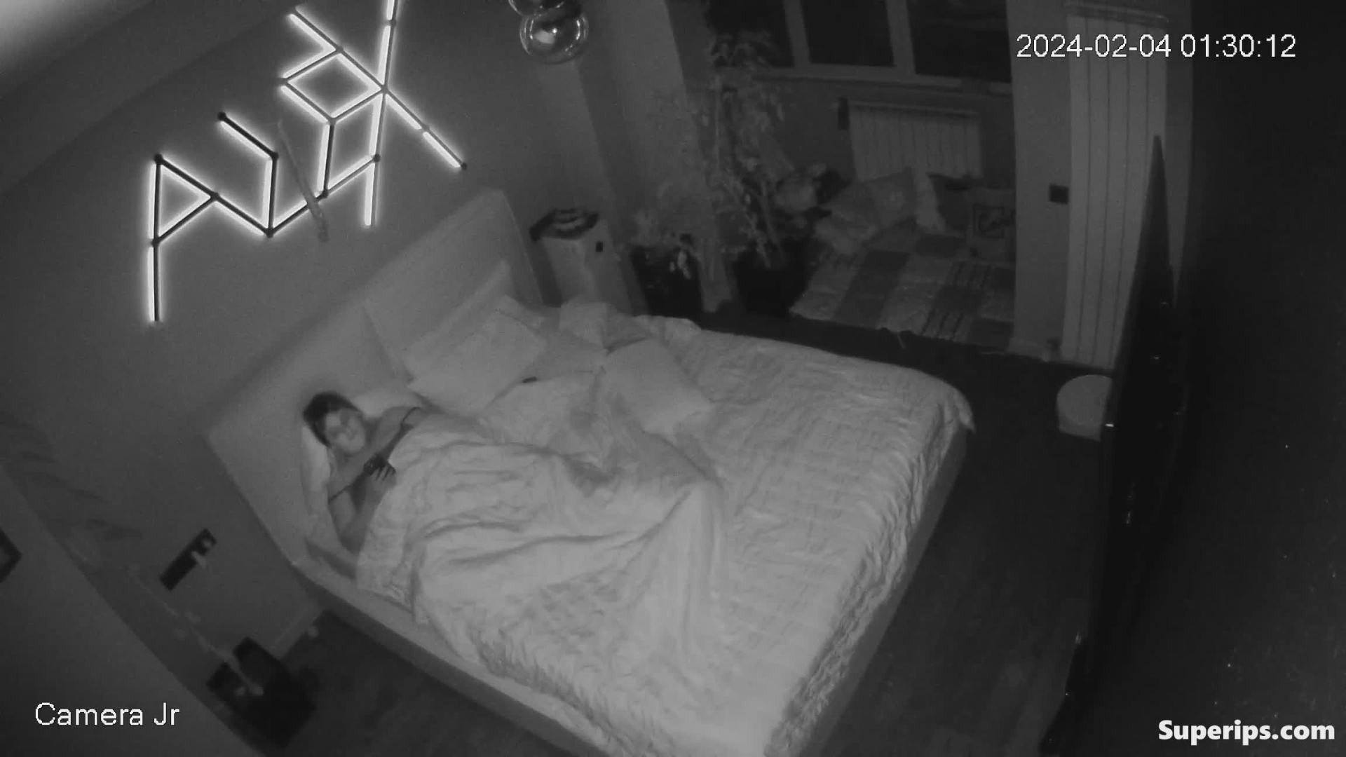 IPCAM – Chubby German girl masturbates on her bed IPCAM – Chubby German girl masturbates on her bed