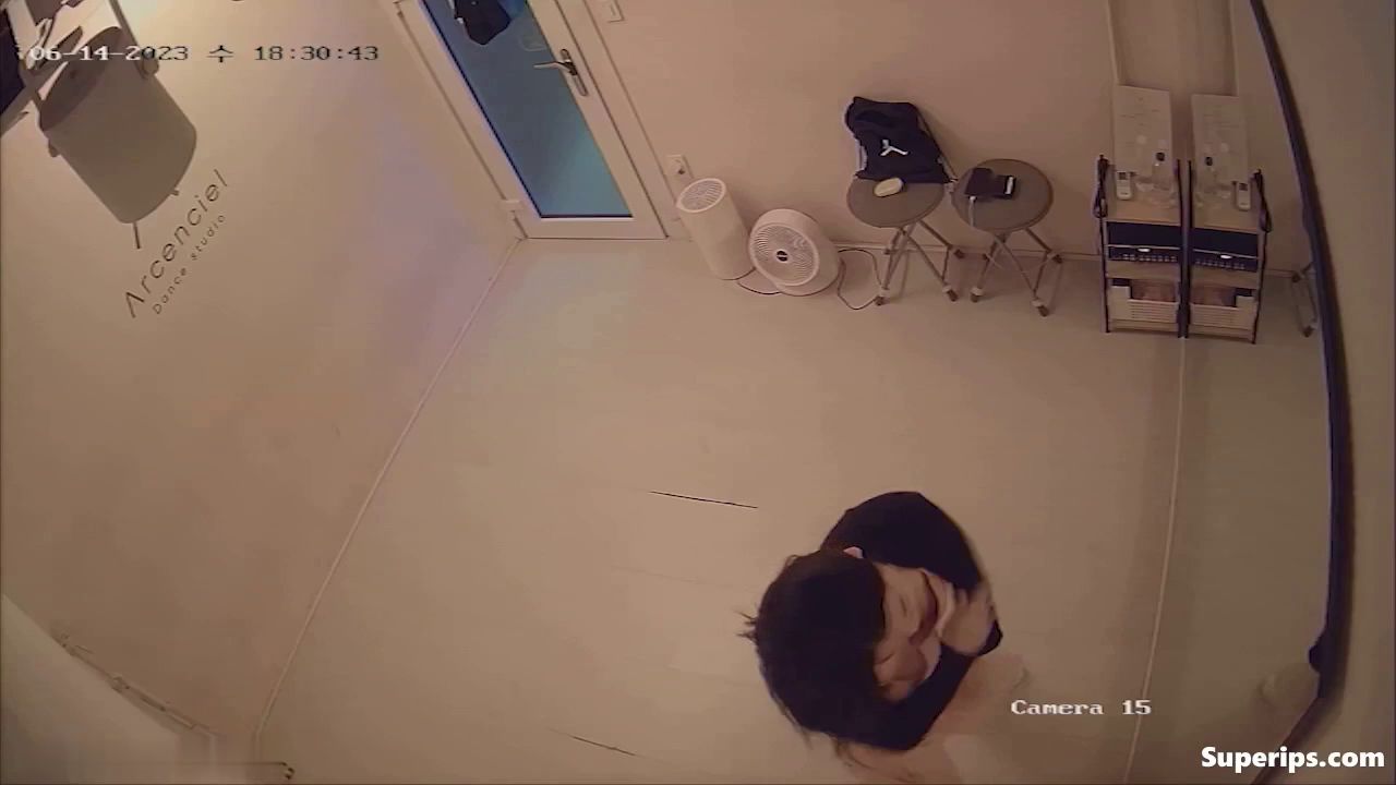 IPCAM – Korean k-pop girl practicing dances IPCAM – Korean k-pop girl practicing dances