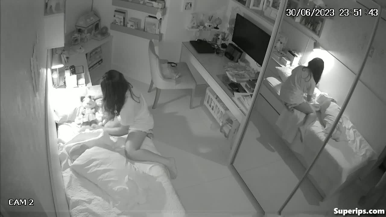 IPCAM – Daily routine of a young Italian brunette IPCAM – Daily routine of a young Italian brunette