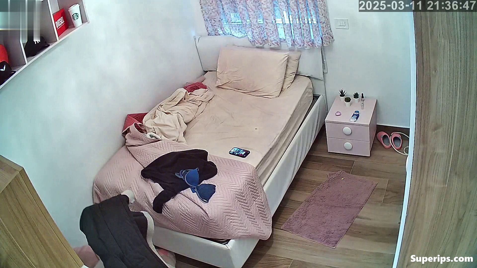 IPCAM – Naked Italian college girl in her room IPCAM – Naked Italian college girl in her room