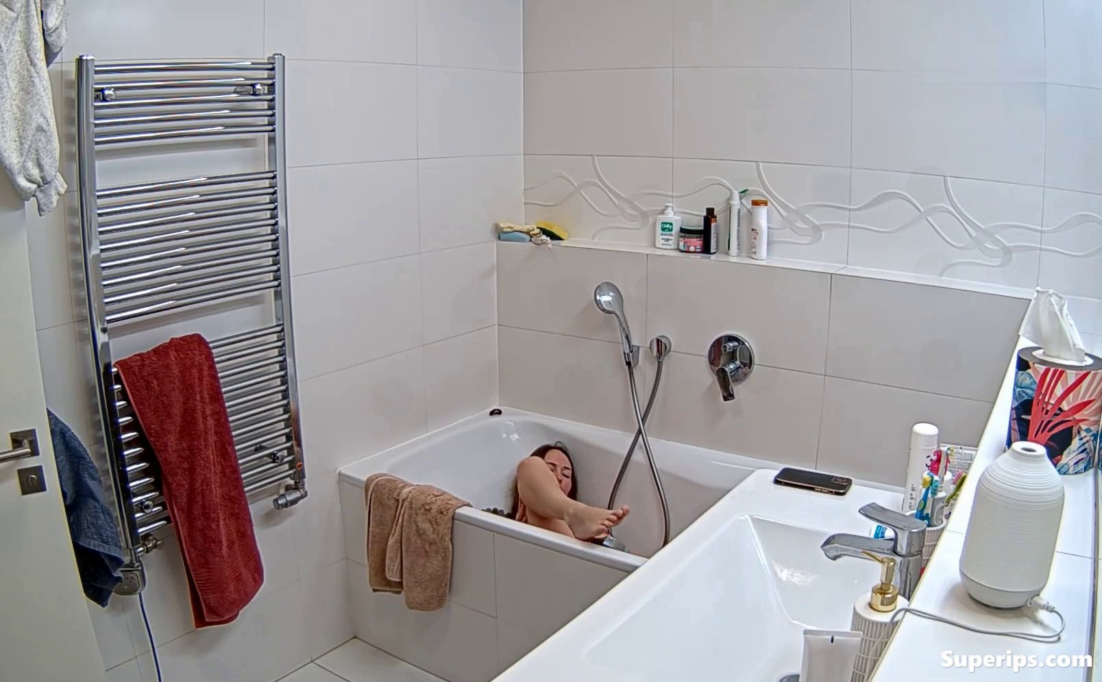 IPCAM – Hot British girl masturbates in the bathtub IPCAM – Hot British girl masturbates in the bathtub