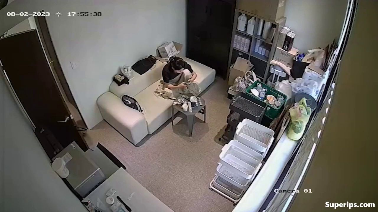 IPCAM – Korean waitresses changing clothes IPCAM – Korean waitresses changing clothes