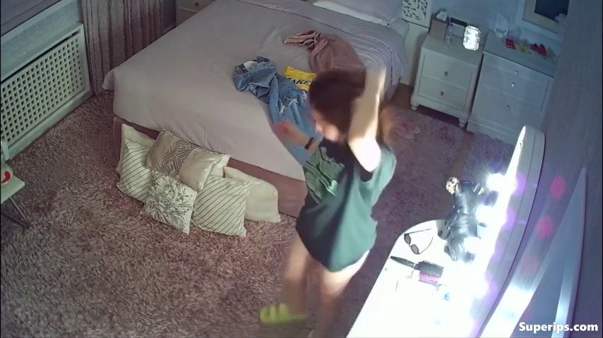 IPCAM – Busty British girl completely naked IPCAM – Busty British girl completely naked