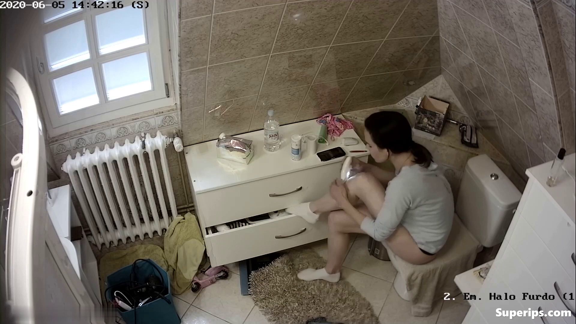 IPCAM – European woman masturbates on the toilet IPCAM – European woman masturbates on the toilet