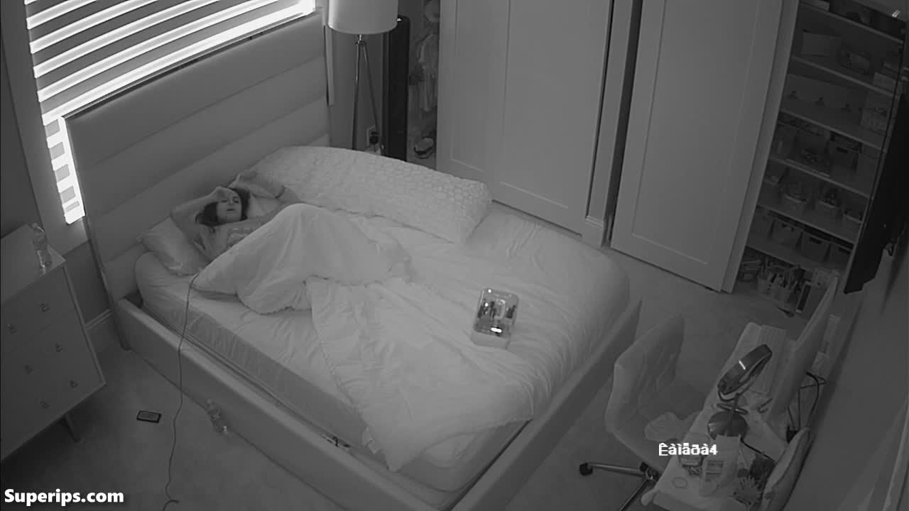 IPCAM – Naughty Petite teenager watches porn on her iPhone IPCAM – Naughty Petite teenager watches porn on her iPhone