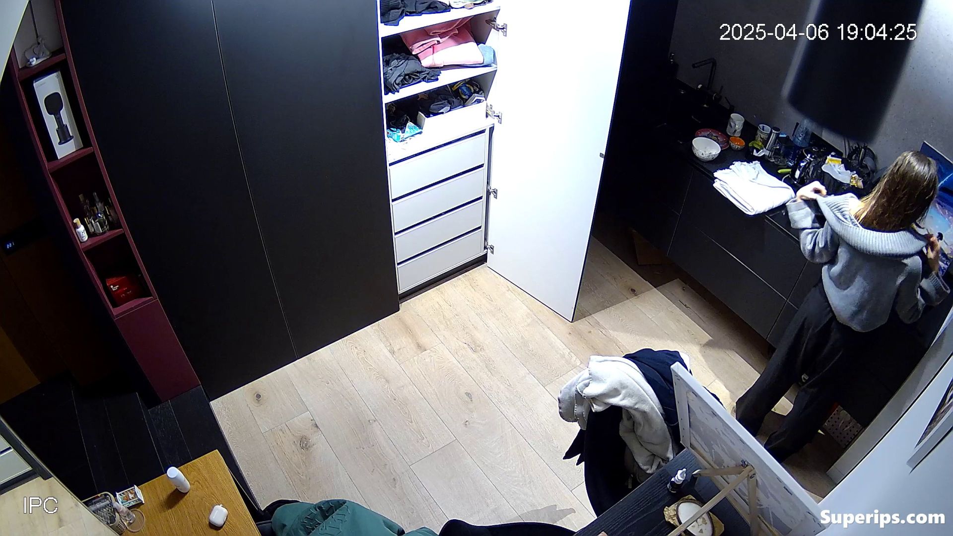 IPCAM – Petite Ukrainian girl dresses slowly IPCAM – Petite Ukrainian girl dresses slowly