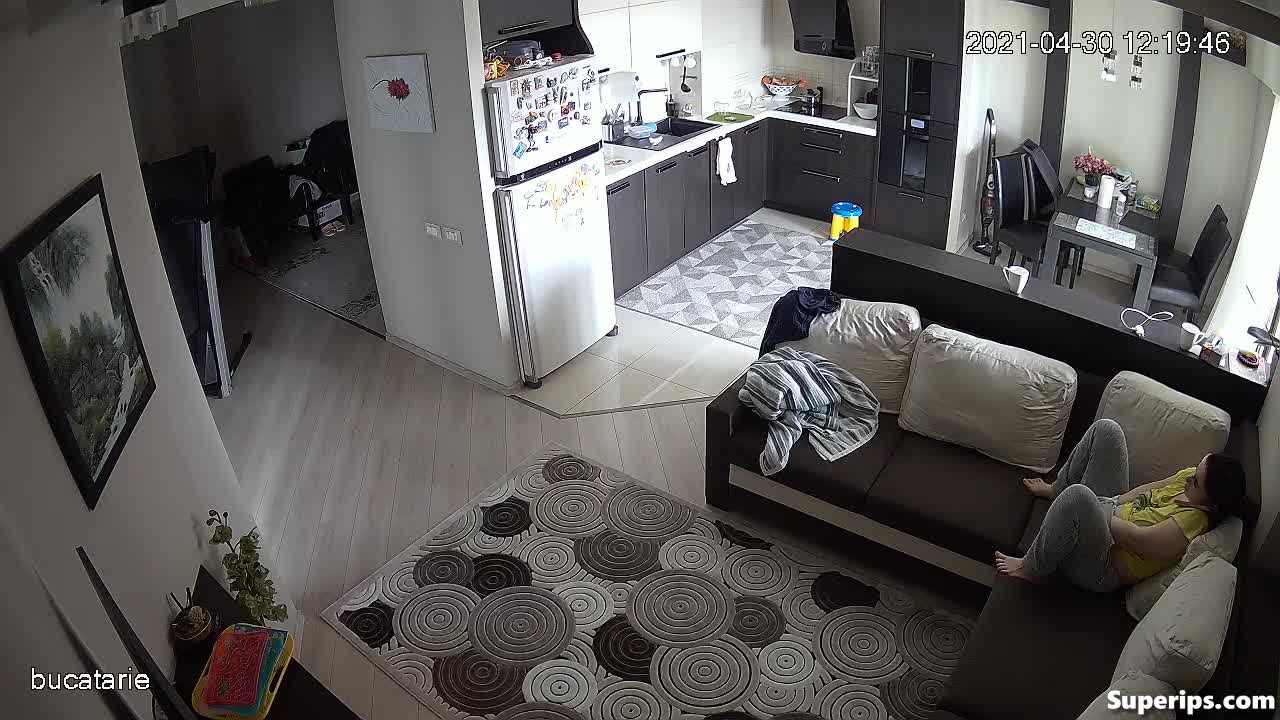 IPCAM – Fat Slavic mom masturbating on the couch IPCAM – Fat Slavic mom masturbating on the couch