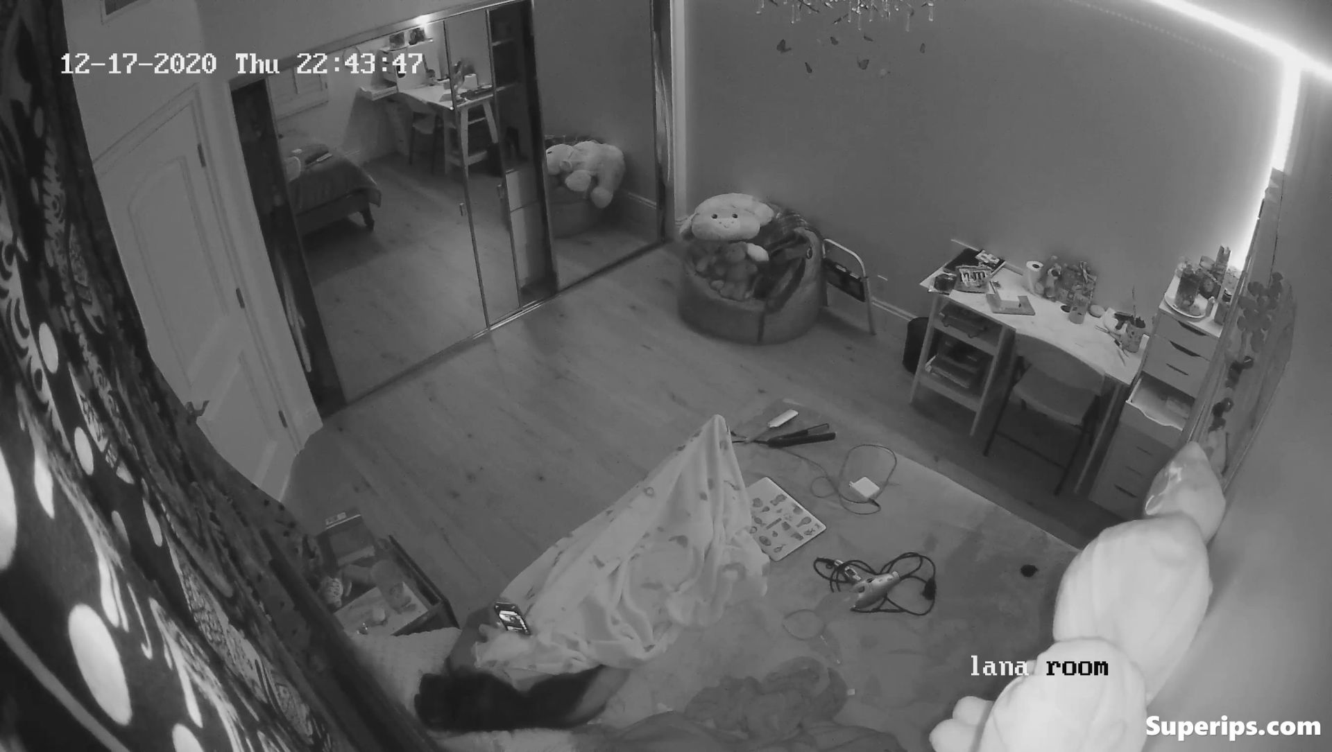 IPCAM – Brunette girl masturbates while watching TikTok IPCAM – Brunette girl masturbates while watching TikTok