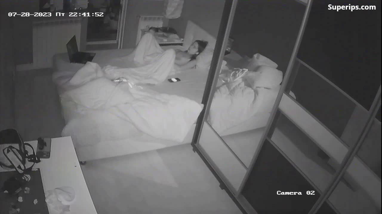 IPCAM – Young athletic female watches porn IPCAM – Young athletic female watches porn