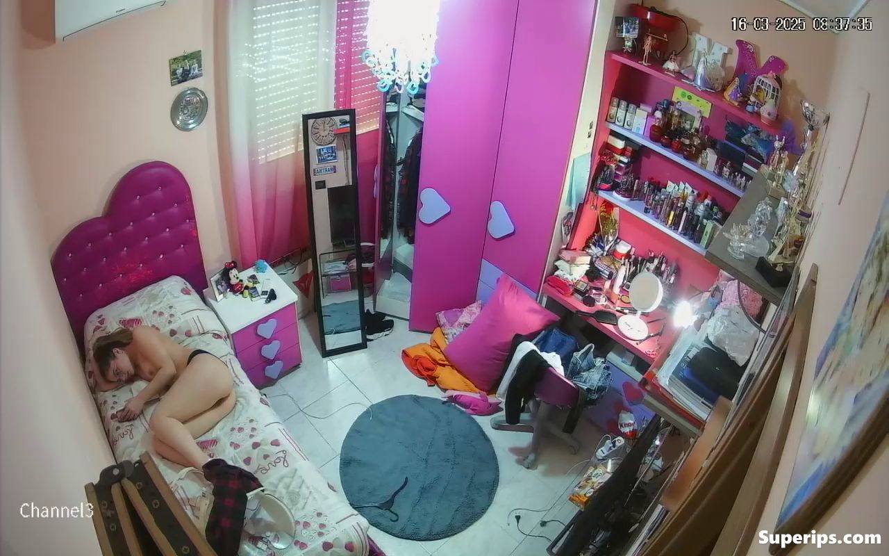 IPCAM – Cute Italian girl watches wild porn IPCAM – Cute Italian girl watches wild porn