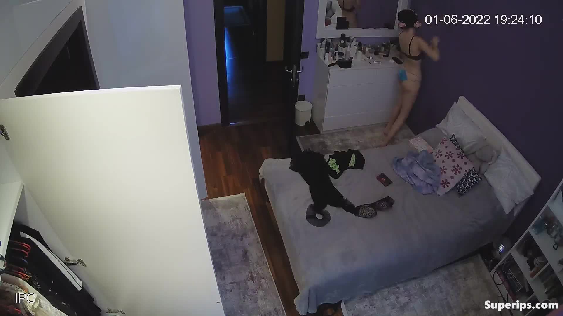 IPCAM – Hot french girl gets dressed in her room IPCAM – Hot french girl gets dressed in her room