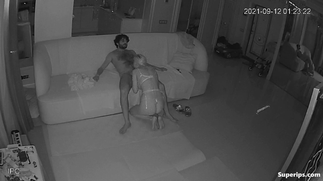 IPCAM – British blonde woman fucks in the living room IPCAM – British blonde woman fucks in the living room