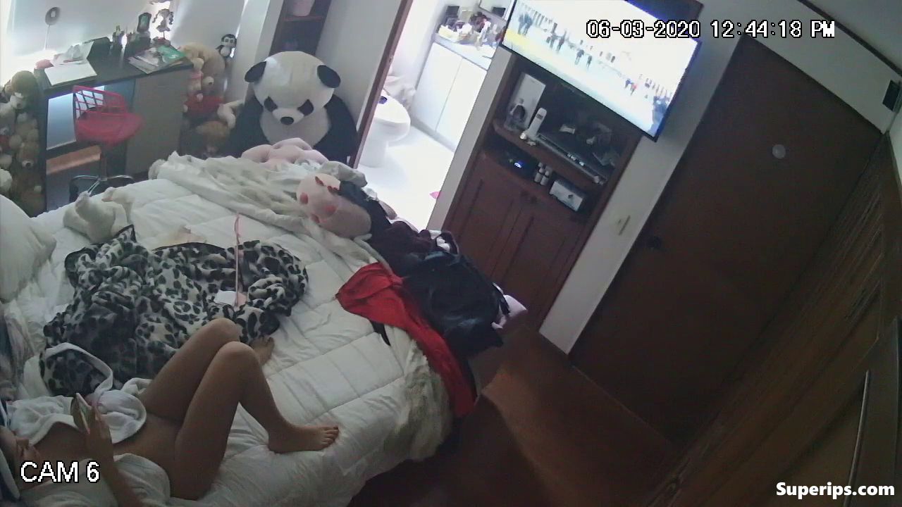 IPCAM – Brunette Latina girl rubs her clitoris IPCAM – Brunette Latina girl rubs her clitoris