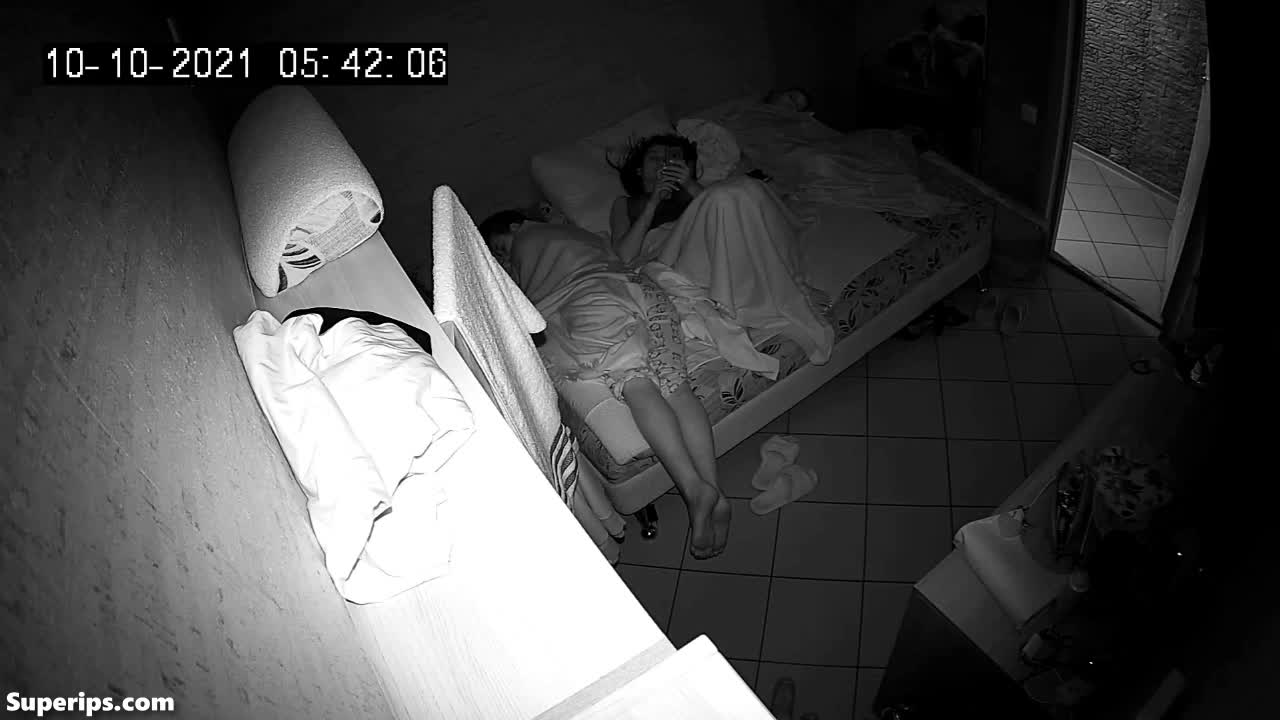 IPCAM – British college sisters sleep together in a room IPCAM – British college sisters sleep together in a room