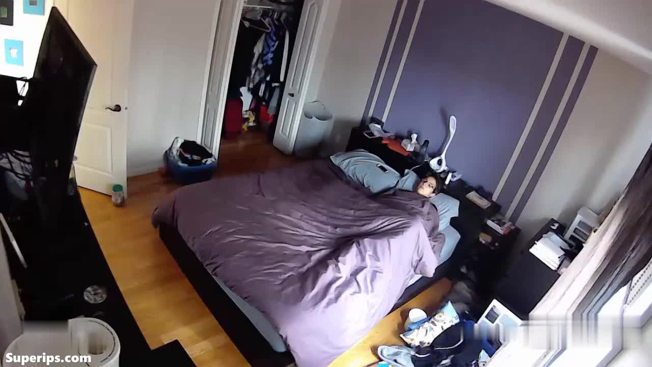 IPCAM – Single American woman masturbates in her bed IPCAM – Single American woman masturbates in her bed