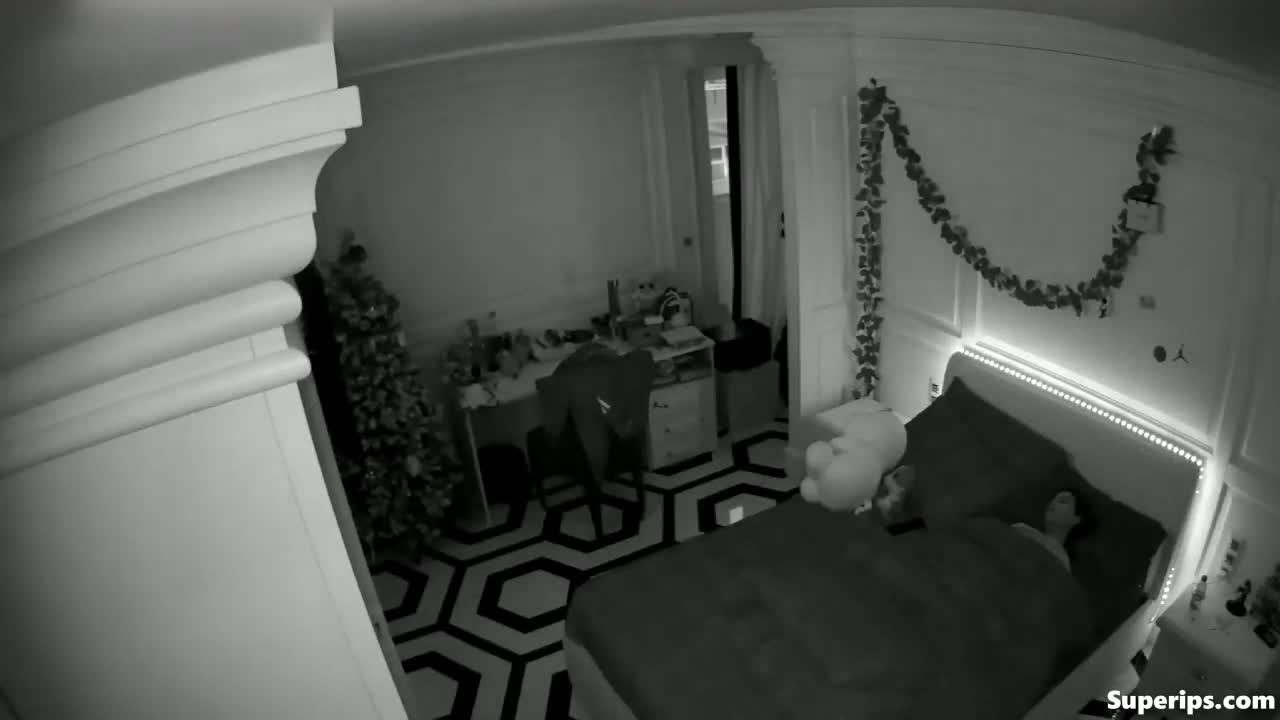 IPCAM – Naughty college girl masturbates on her bed IPCAM – Naughty college girl masturbates on her bed