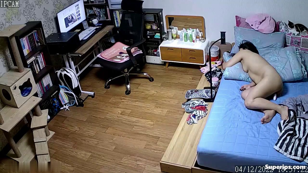 IPCAM – Korean grandma masturbates watching porn IPCAM – Korean grandma masturbates watching porn