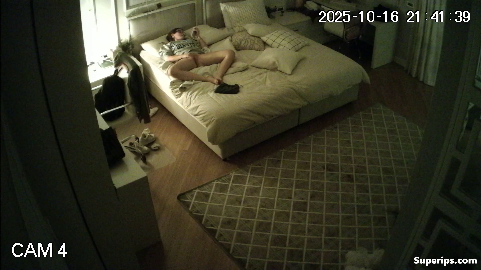 IPCAM – Nerdy teenage girl rubs her clitoris IPCAM – Nerdy teenage girl rubs her clitoris