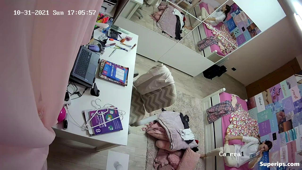 IPCAM – British college girl is changing clothes IPCAM – British college girl is changing clothes