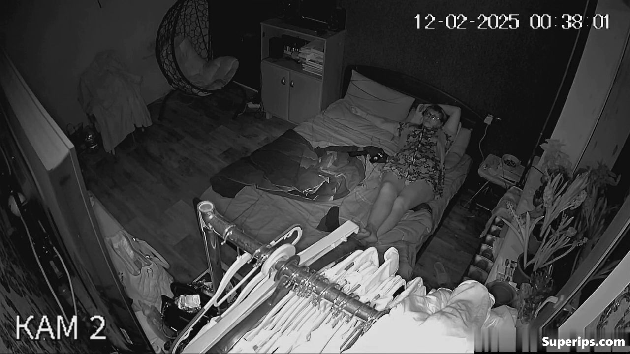 IPCAM – American granny masturbates with a dildo IPCAM – American granny masturbates with a dildo