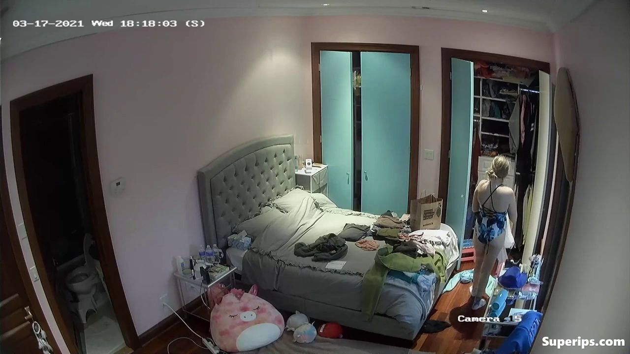 IPCAM – Busty blonde girl changes her bikini IPCAM – Busty blonde girl changes her bikini