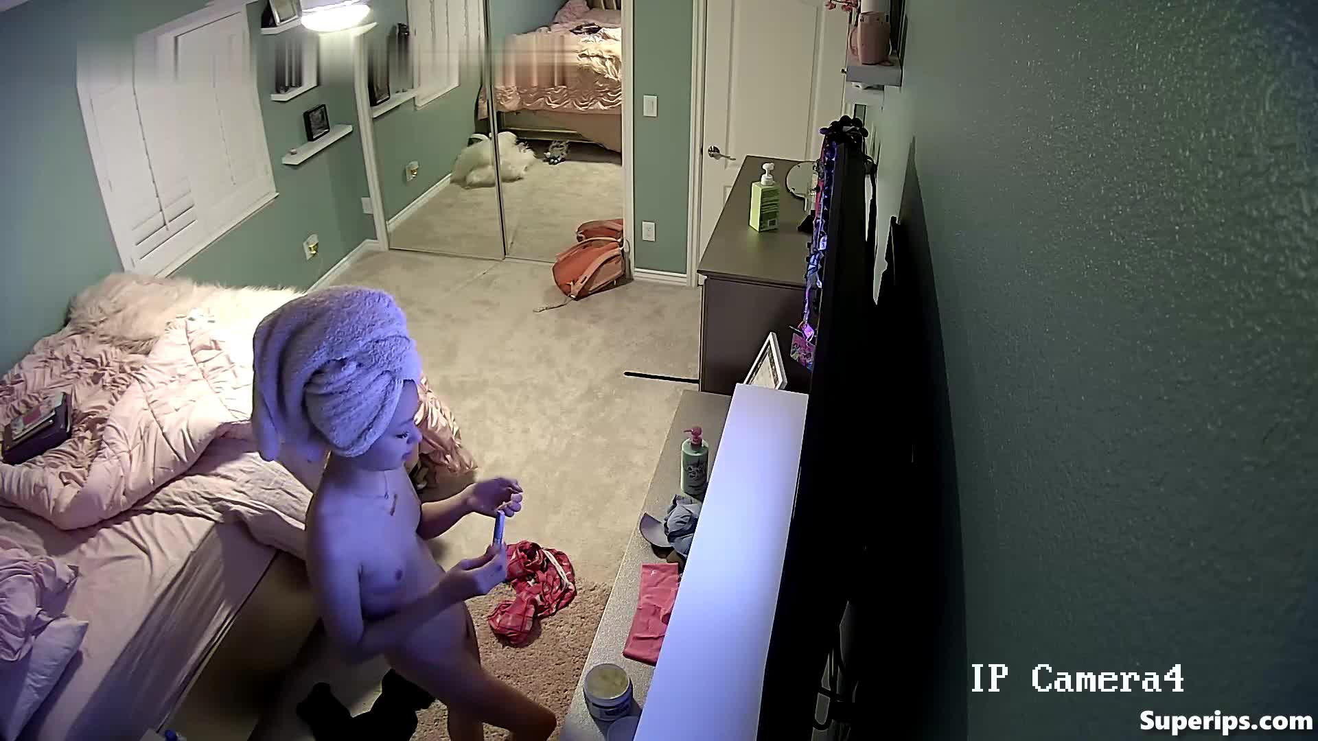 IPCAM – Skinny Canadian girl gets dressed in her room IPCAM – Skinny Canadian girl gets dressed in her room