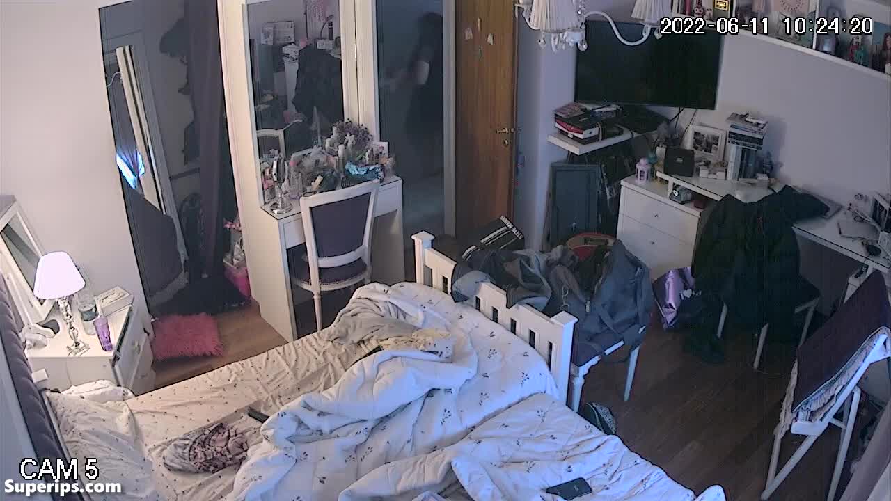 IPCAM – Redhead girl soccer player dresses slowly IPCAM – Redhead girl soccer player dresses slowly