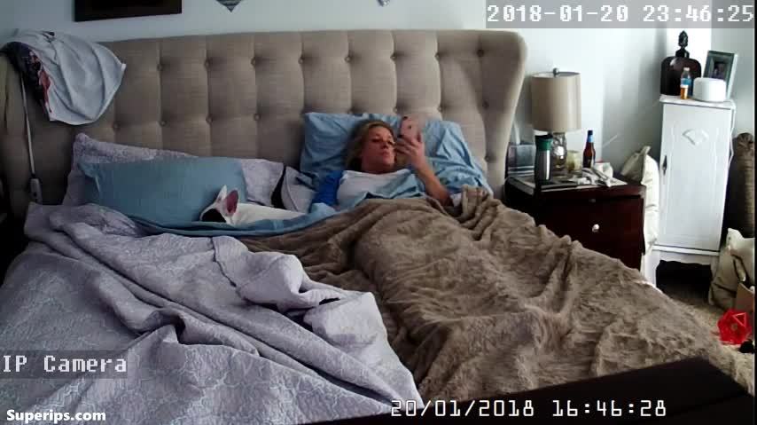 IPCAM – American blonde woman masturbates while watching porn IPCAM – American blonde woman masturbates while watching porn