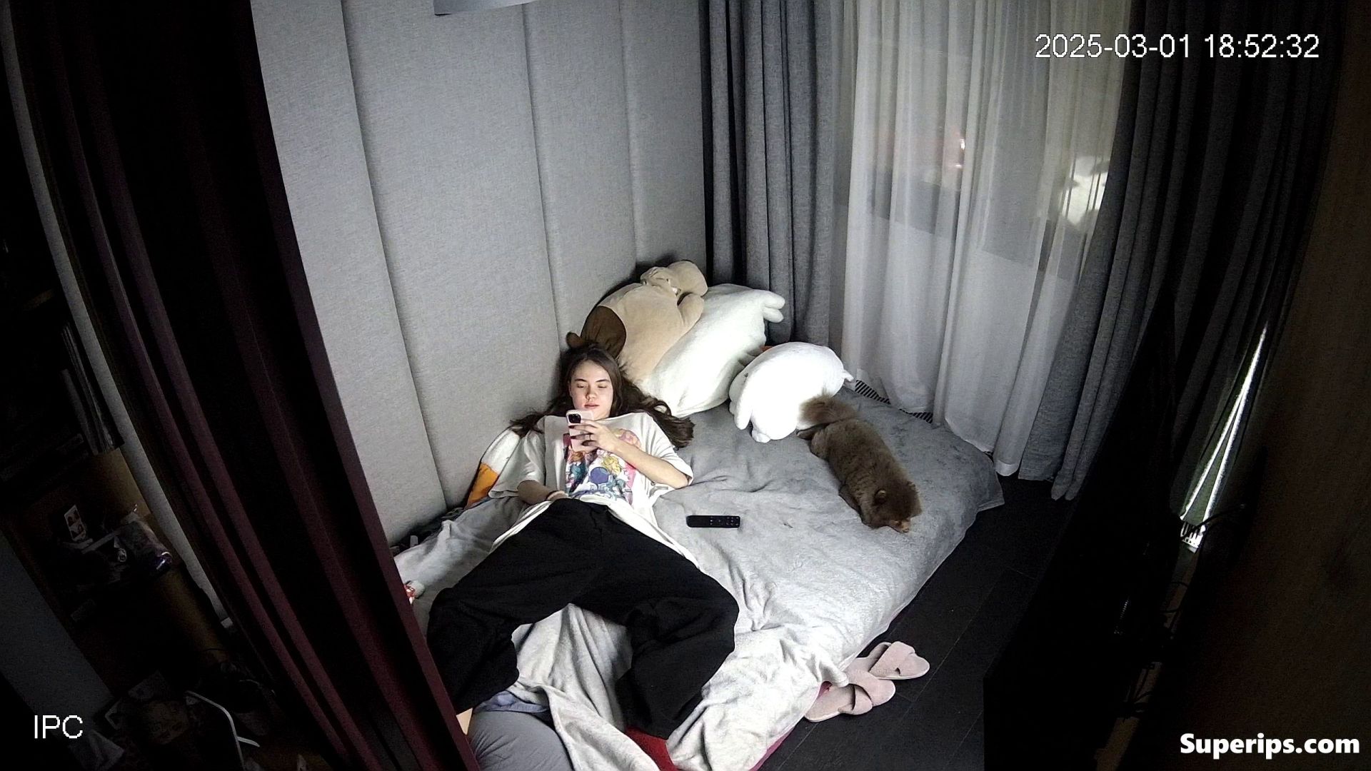 IPCAM – Petite young girl masturbates on her bed IPCAM – Petite young girl masturbates on her bed