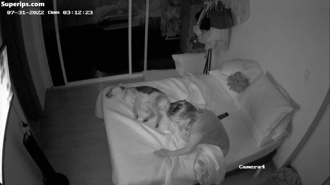 IPCAM – Mature French woman masturbates on her bed IPCAM – Mature French woman masturbates on her bed