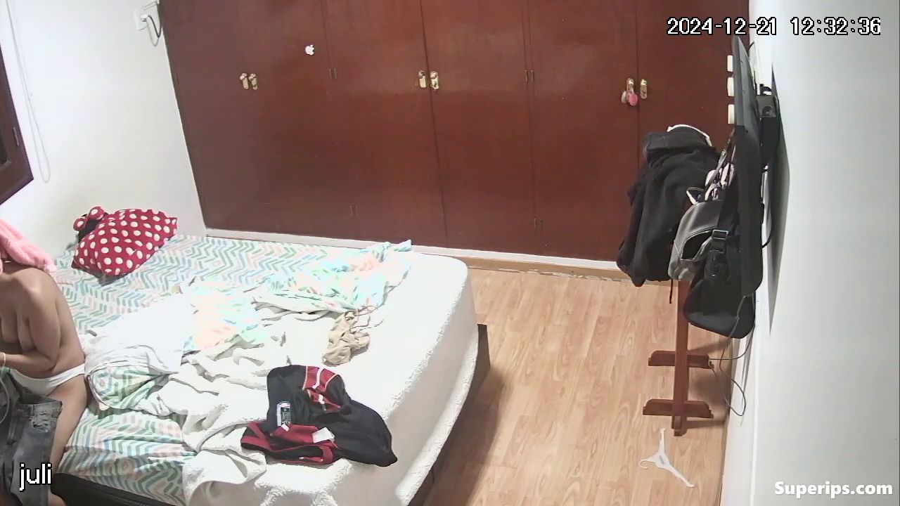 IPCAM – Completely naked Italian brunette girl IPCAM – Completely naked Italian brunette girl