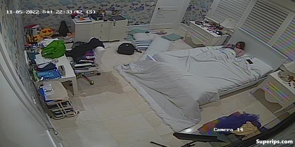 IPCAM – Innocent American girl masturbates in her bed IPCAM – Innocent American girl masturbates in her bed