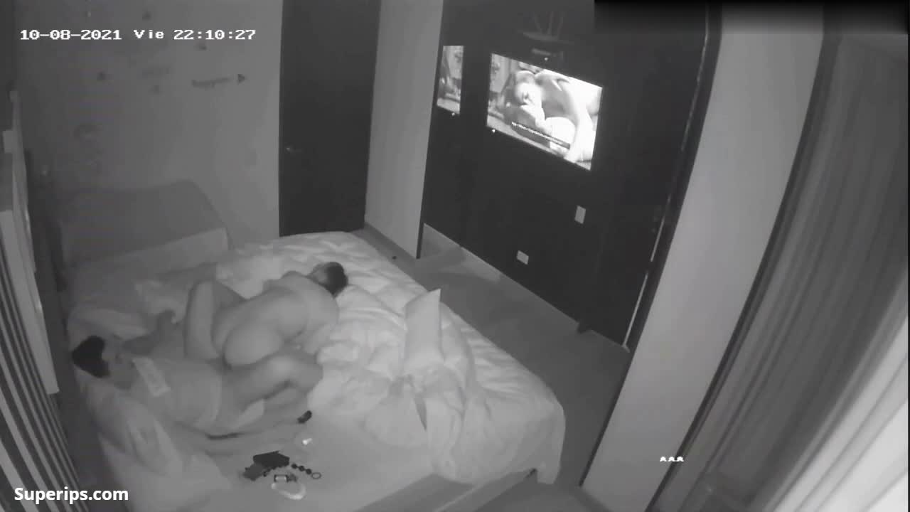 IPCAM – Kinky couple fucks while watching porn IPCAM – Kinky couple fucks while watching porn