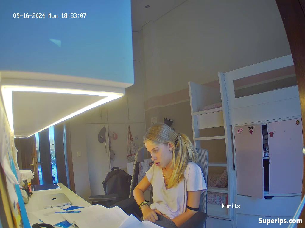 IPCAM – American college girl discovers masturbation IPCAM – American college girl discovers masturbation