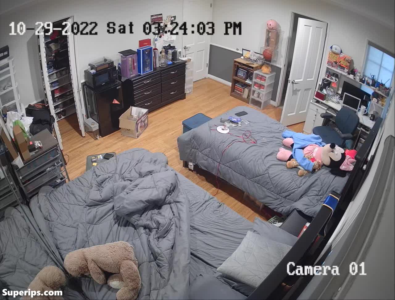 IPCAM – Tender American girl puts on sexy lingerie IPCAM – Tender American girl puts on sexy lingerie