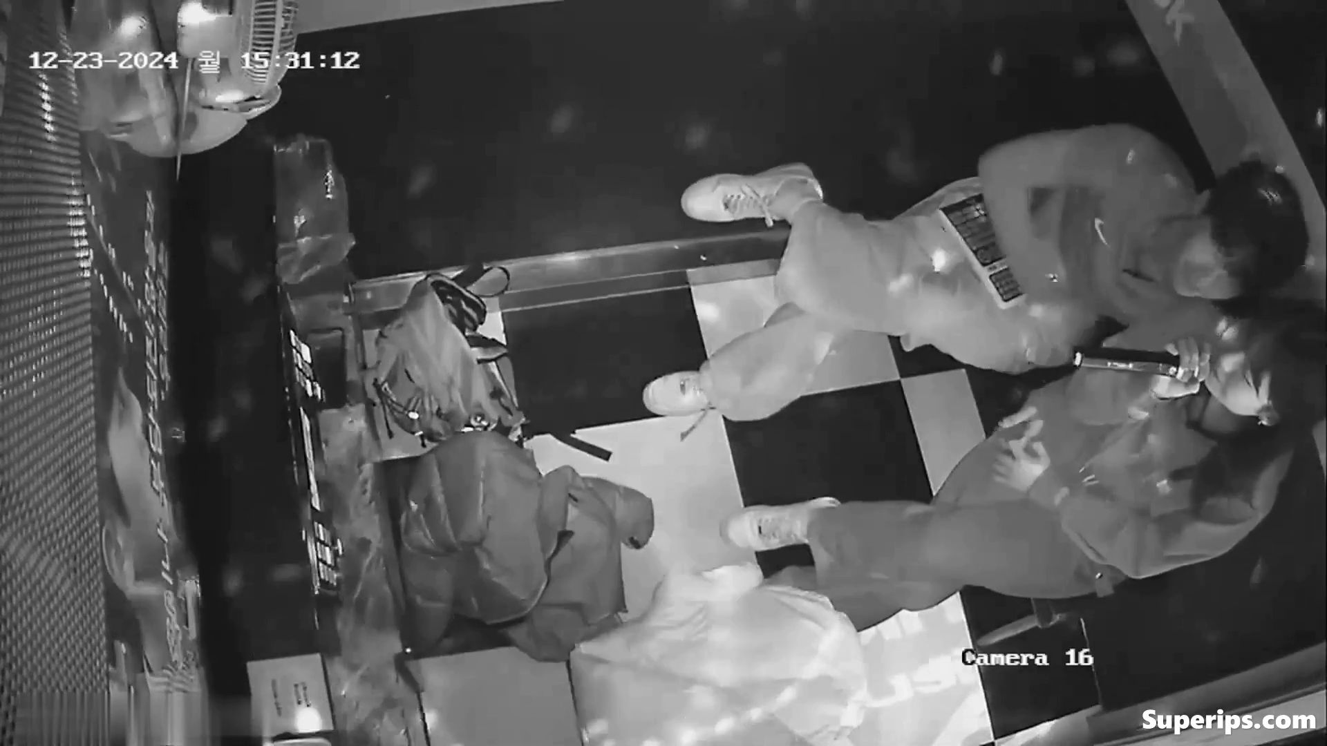 IPCAM – Naughty Korean couple in karaoke IPCAM – Naughty Korean couple in karaoke