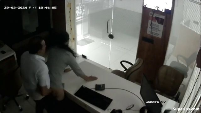 IPCAM – Old Arab doctor fucks his secretary IPCAM – Old Arab doctor fucks his secretary