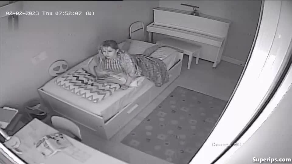 IPCAM – German blonde girl masturbates on her bed IPCAM – German blonde girl masturbates on her bed