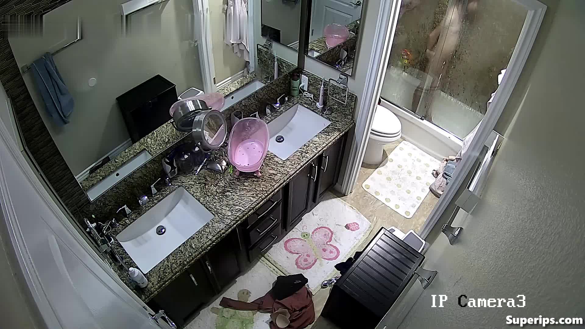 IPCAM – American girl’s daily routine in the bathroom IPCAM – American girl’s daily routine in the bathroom