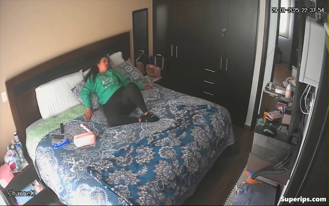 IPCAM – Mature Latina mom masturbates in secret IPCAM – Mature Latina mom masturbates in secret