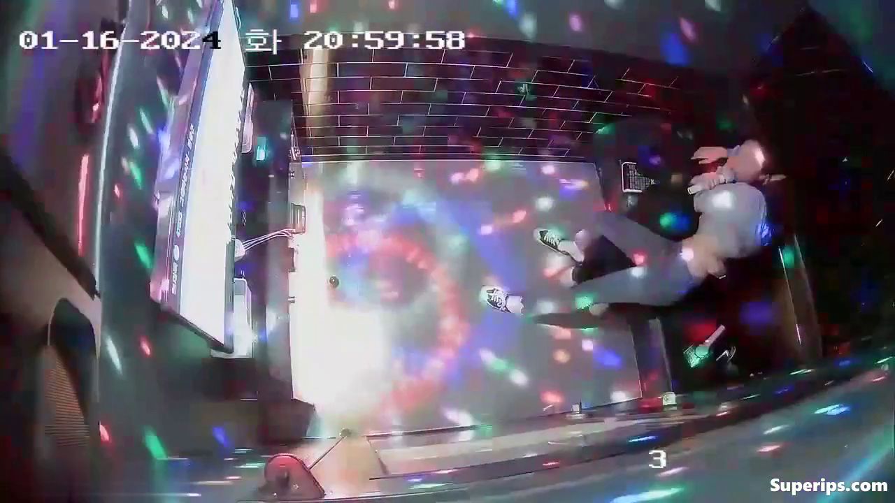 IPCAM – Gorgeous Korean girl in a karaoke IPCAM – Gorgeous Korean girl in a karaoke