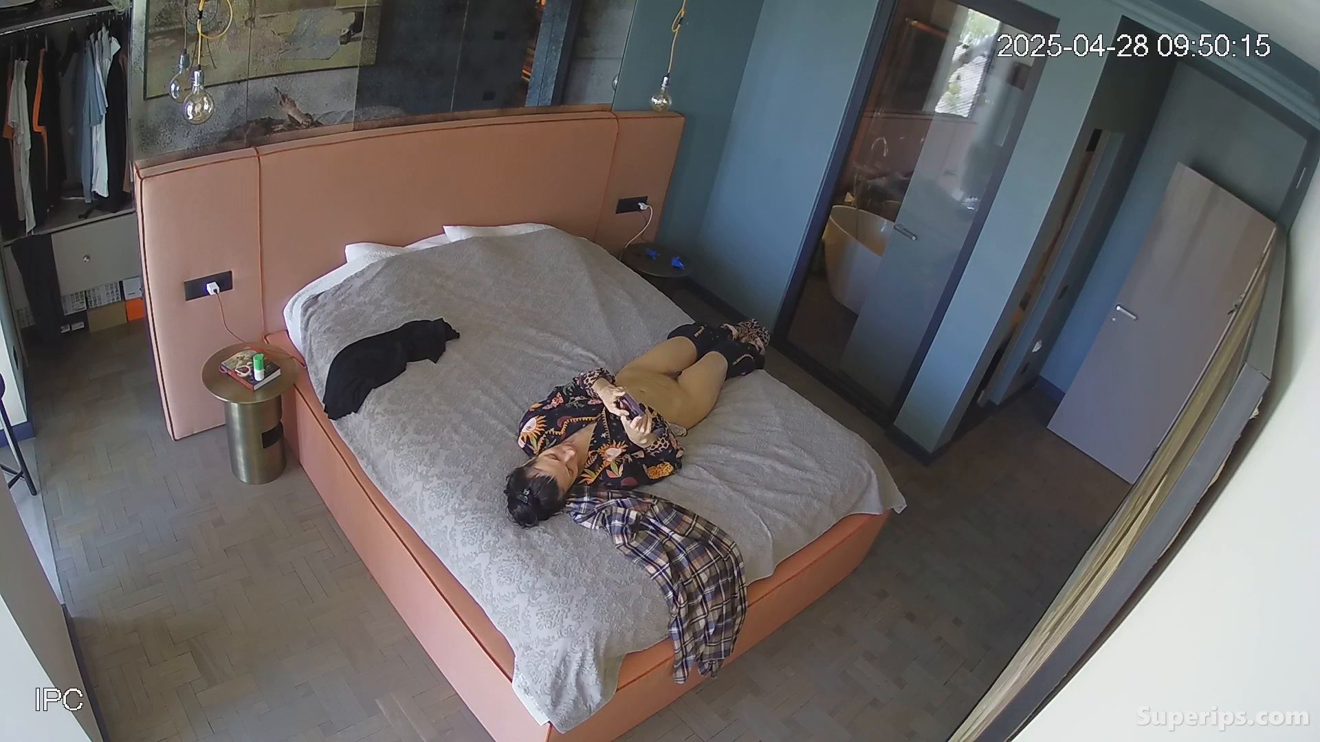 IPCAM – Petite German mom masturbates on her bed IPCAM – Petite German mom masturbates on her bed