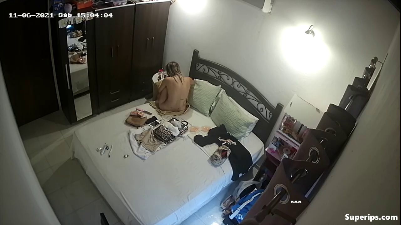 IPCAM – Naked blonde Latina girl in her room IPCAM – Naked blonde Latina girl in her room