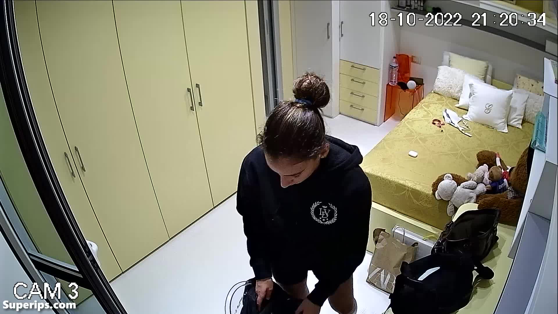 IPCAM – German brunette college girl changes her clothes IPCAM – German brunette college girl changes her clothes