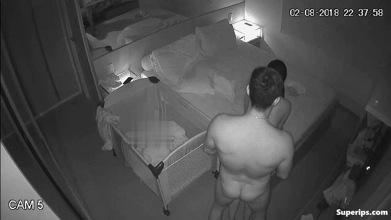 IPCAM – European brunette mom gets fucked in her bed IPCAM – European brunette mom gets fucked in her bed